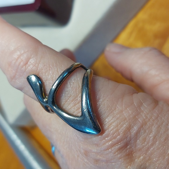 Silvertone Abstract Ring Size 8 - Picture 4 of 4